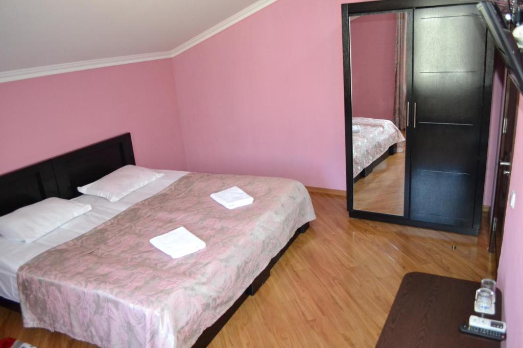 Hotel Isaka Tbilisi Quarto foto